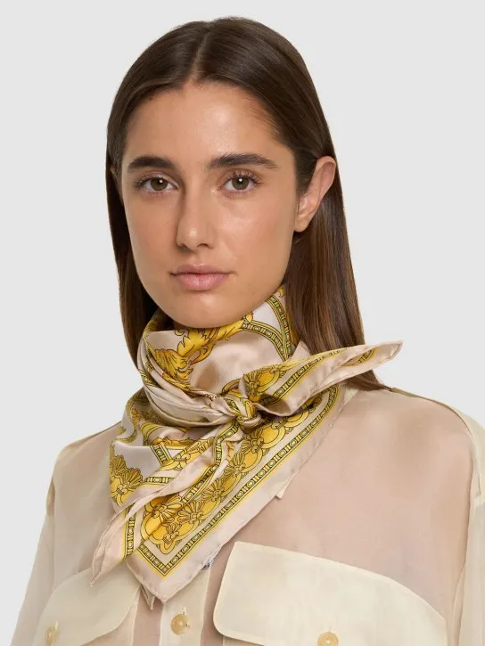 Versace   La Coupe printed silk twill foulard 